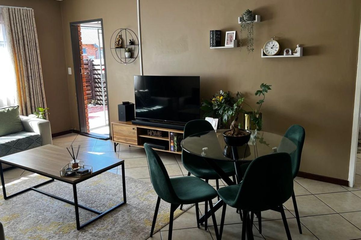 Townhouse For Sale in Noordwyk - Photo 5
