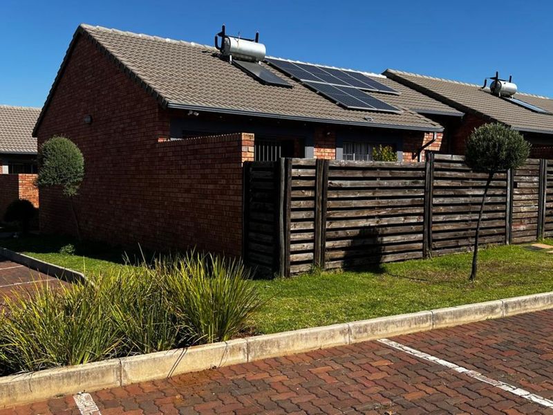 House For Sale in Noordwyk - Photo 1