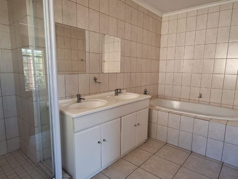 Townhouse For Sale in Cullinan Central - Photo 8