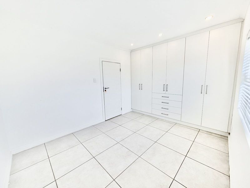 Townhouse For Sale in Pinelands - Photo 8