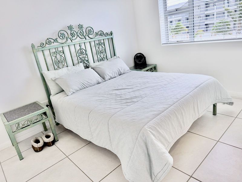 Townhouse For Sale in Pinelands - Photo 2