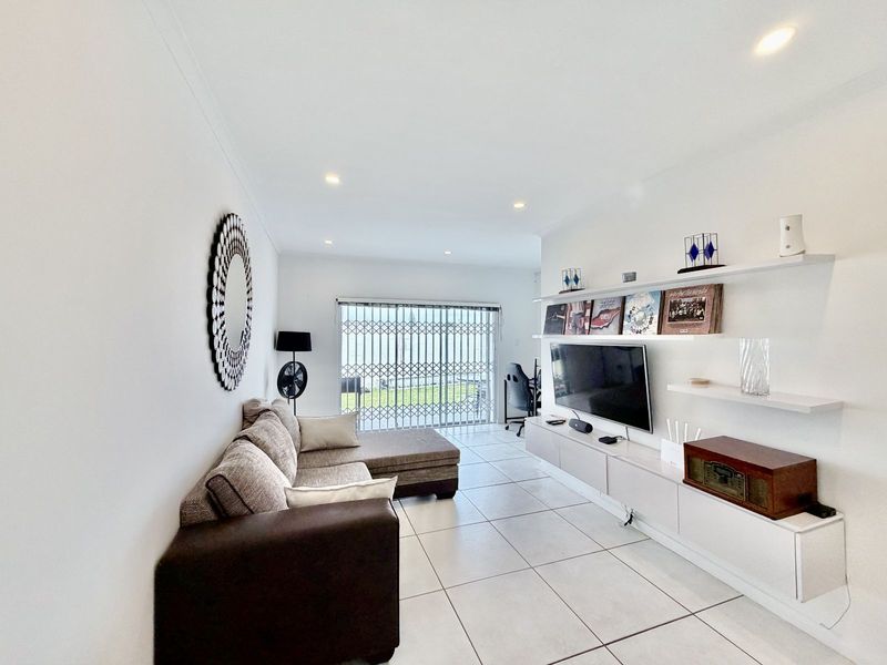 Townhouse For Sale in Pinelands - Photo 3