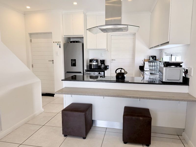 Townhouse For Sale in Pinelands - Photo 2