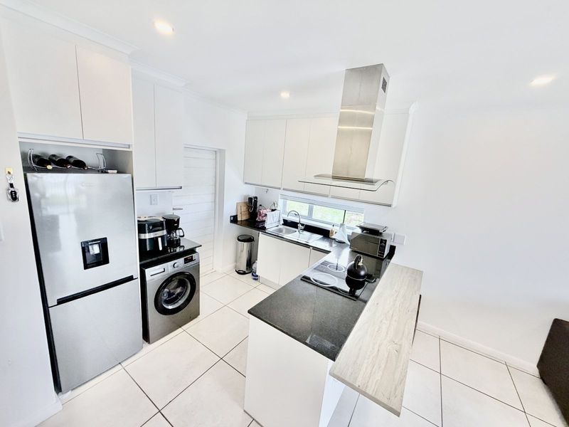 Townhouse For Sale in Pinelands - Photo 10