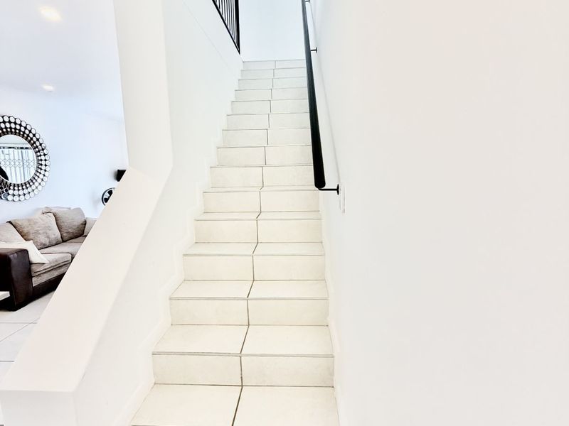 Townhouse For Sale in Pinelands - Photo 9