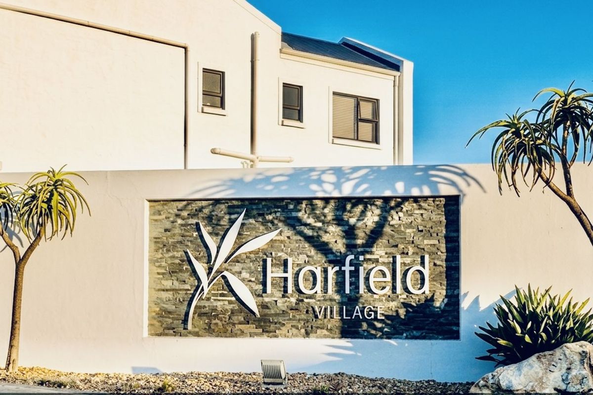 Townhouse For Sale in Pinelands - Photo 3