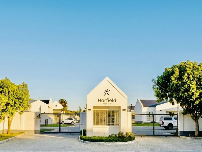 Townhouse For Sale in Pinelands - Photo 1