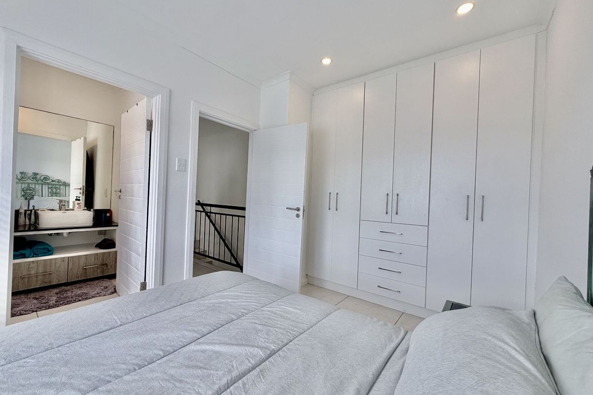 Townhouse For Sale in Pinelands - Photo 4