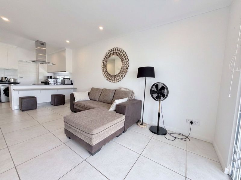 Townhouse For Sale in Pinelands - Photo 4