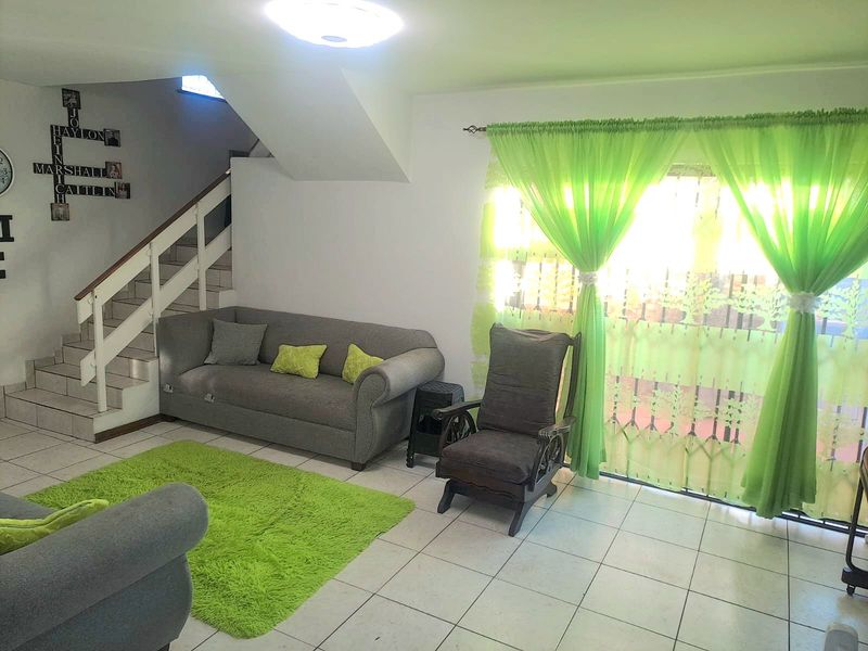Townhouse For Sale in Cotswold - Photo 2