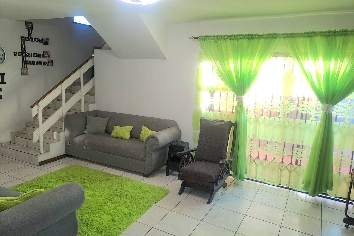 Townhouse For Sale in Cotswold - Photo 2