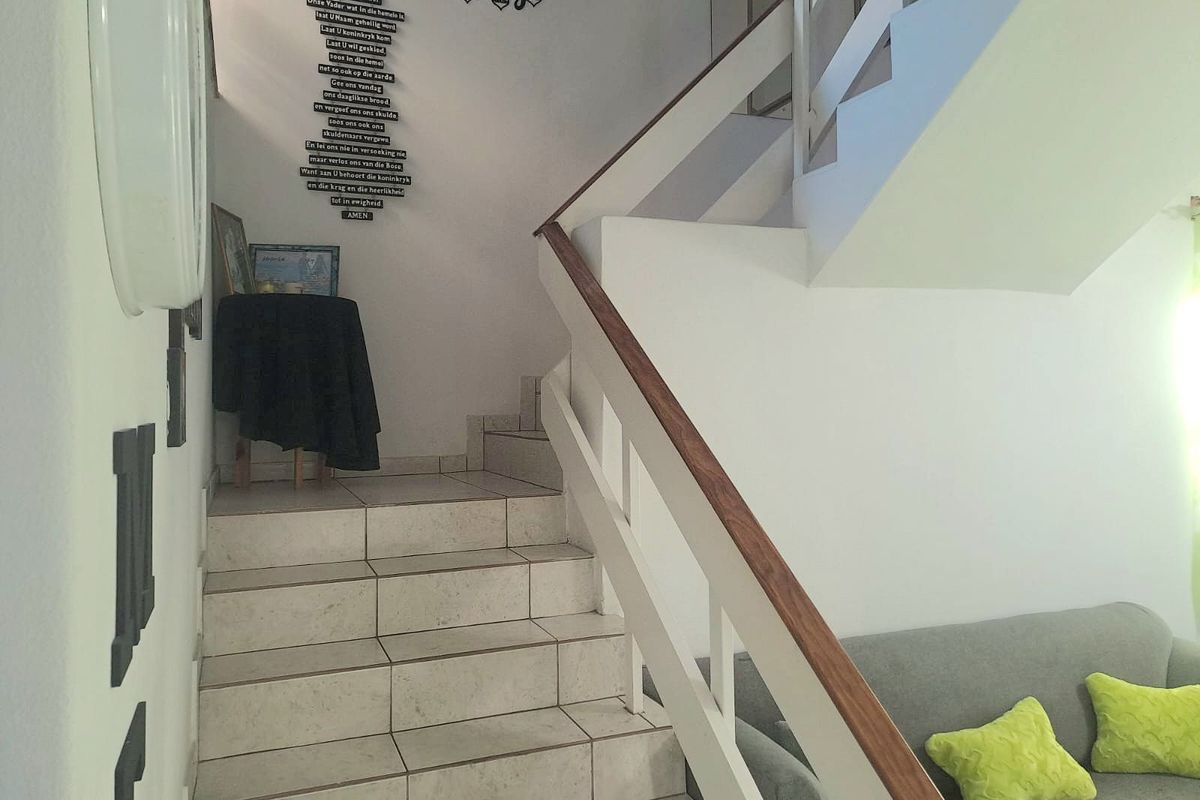 Townhouse For Sale in Cotswold - Photo 4
