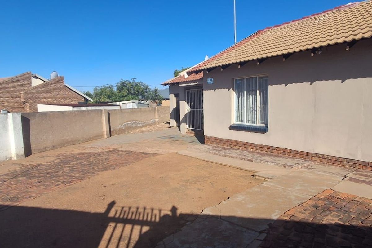 House For Sale in Soshanguve Ext - Photo 4