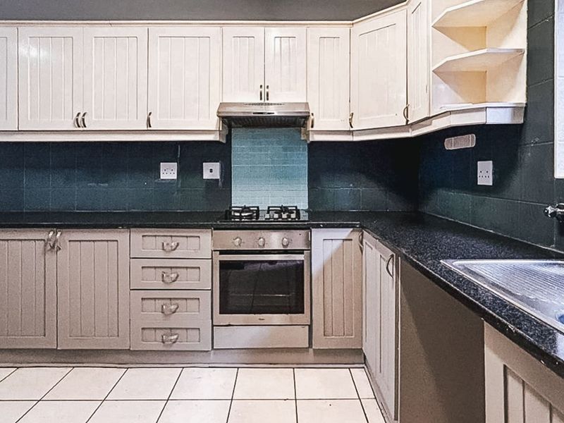 Apartment For Sale in Wakenshaw Estate - Photo 3