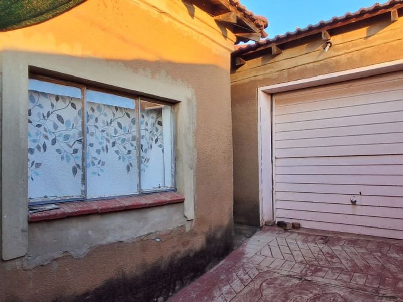 House For Sale in Atteridgeville - Photo 7
