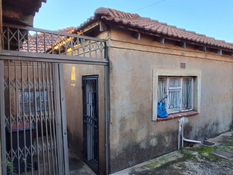 House For Sale in Atteridgeville - Photo 3