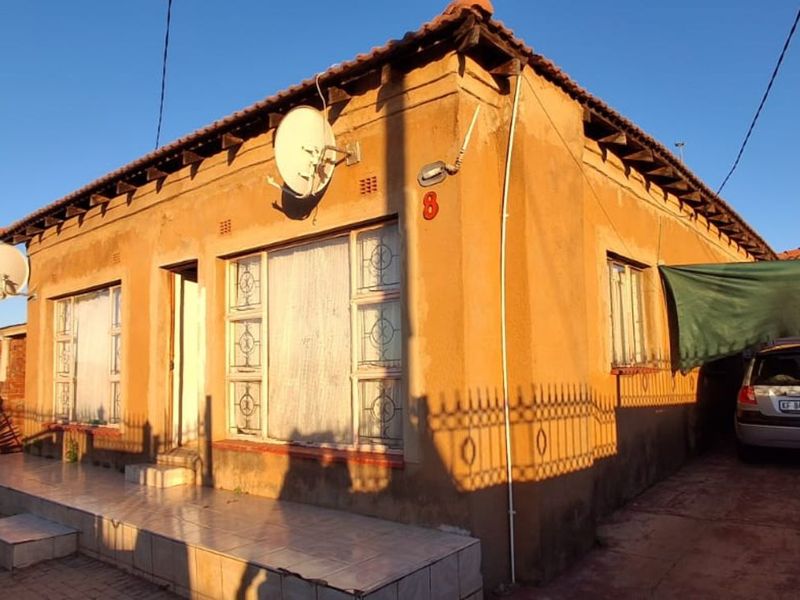 House For Sale in Atteridgeville - Photo 2