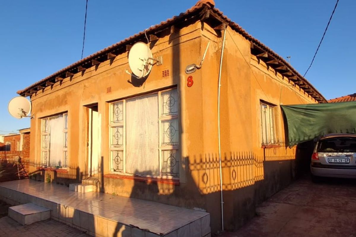 House For Sale in Atteridgeville - Photo 2