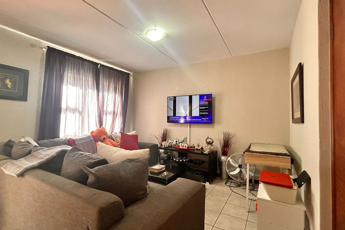 Apartment For Sale in Lonehill - Photo 5