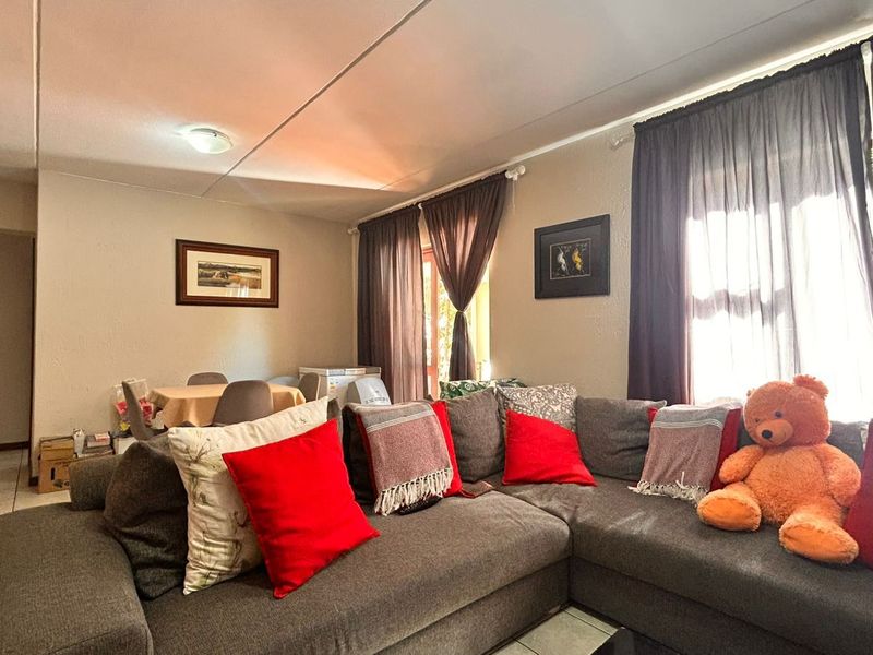 Apartment For Sale in Lonehill - Photo 4