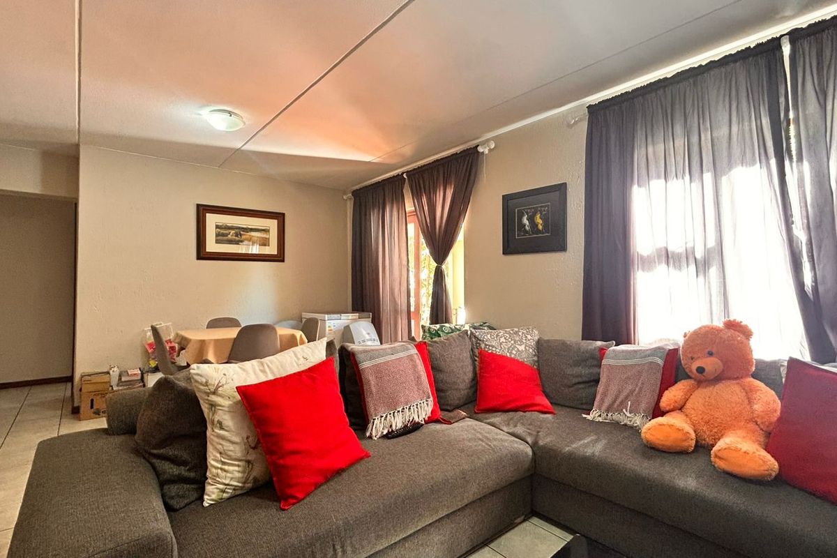 Apartment For Sale in Lonehill - Photo 4