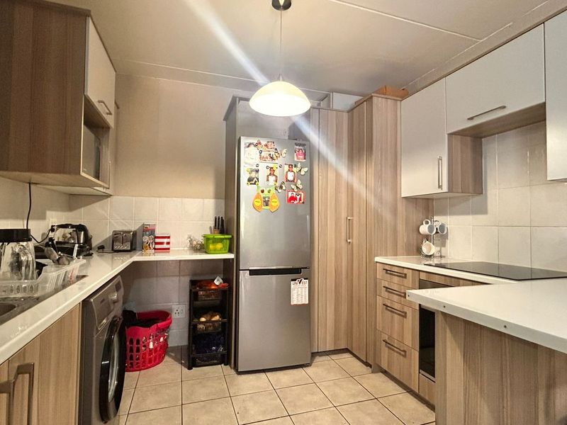 Apartment For Sale in Lonehill - Photo 2