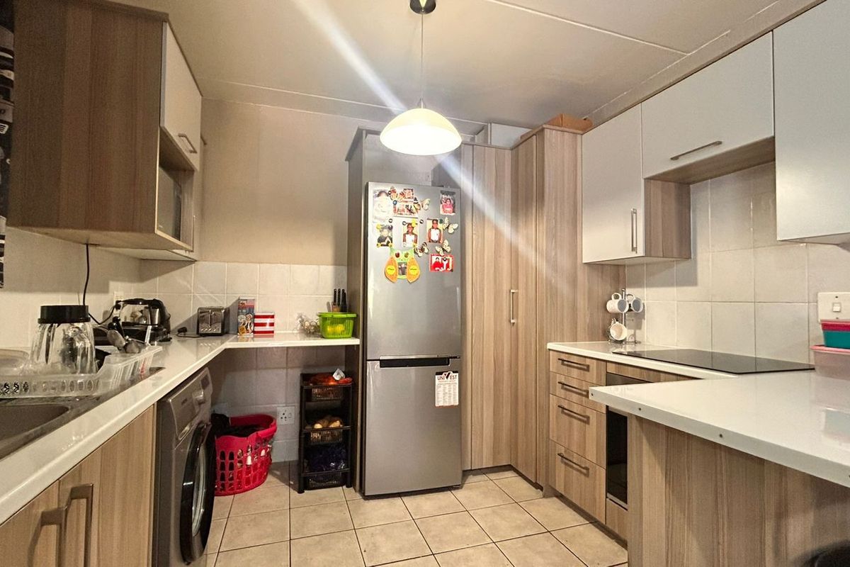 Apartment For Sale in Lonehill - Photo 2