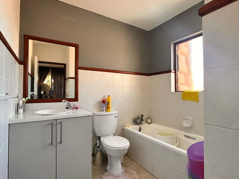 Apartment For Sale in Lonehill - Photo 10