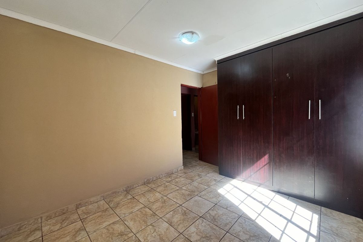 House For Sale in Atteridgeville - Photo 4