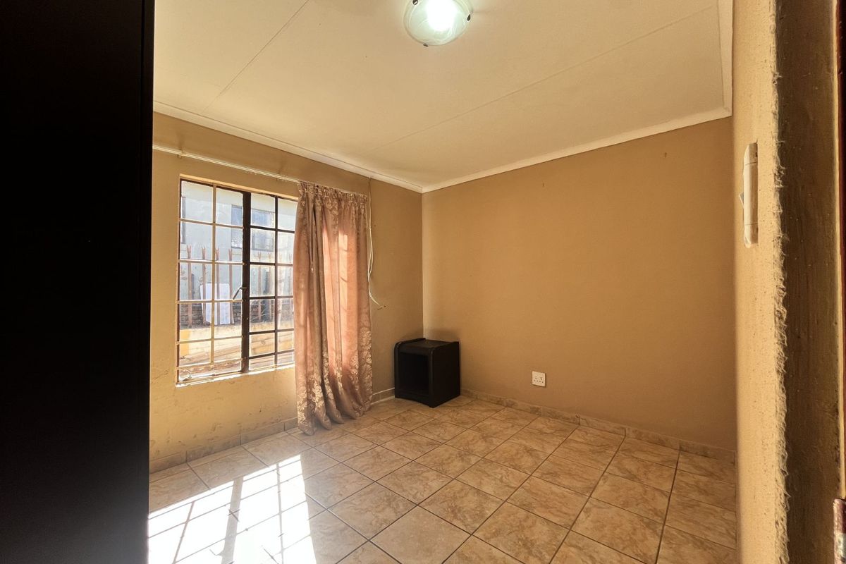 House For Sale in Atteridgeville - Photo 2