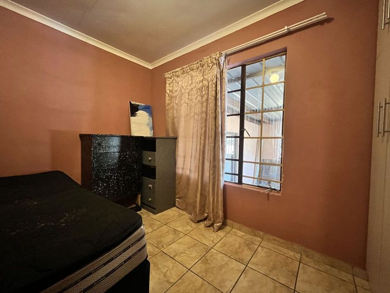 House For Sale in Atteridgeville - Photo 6