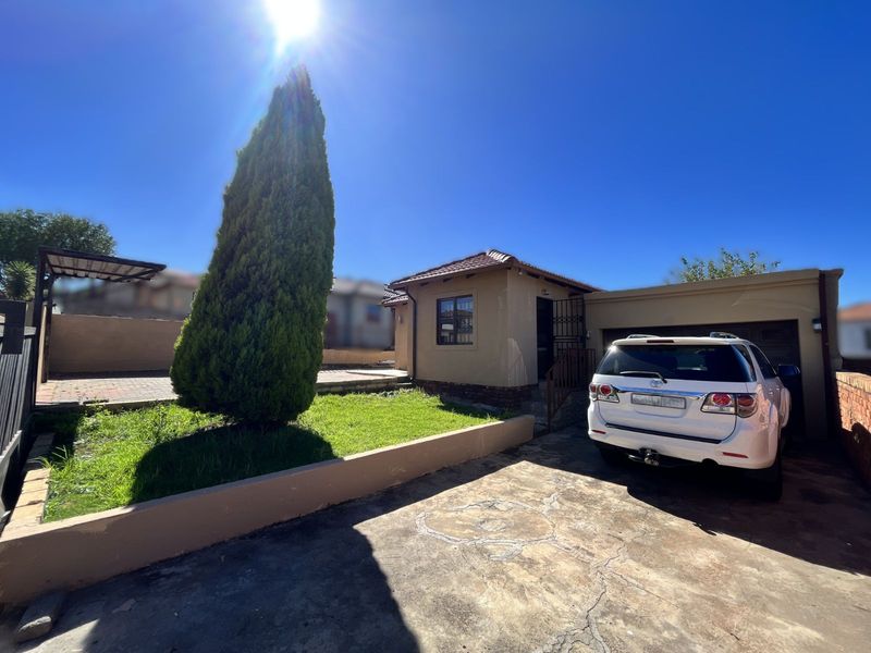 House For Sale in Atteridgeville - Photo 1