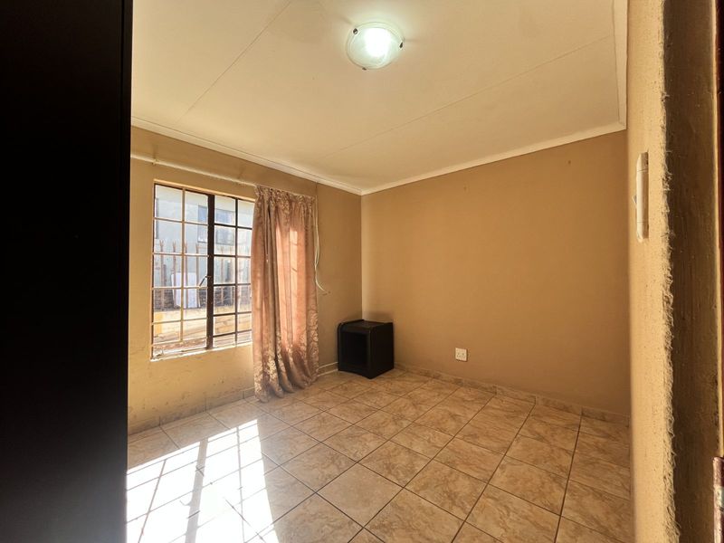 House For Sale in Atteridgeville - Photo 2