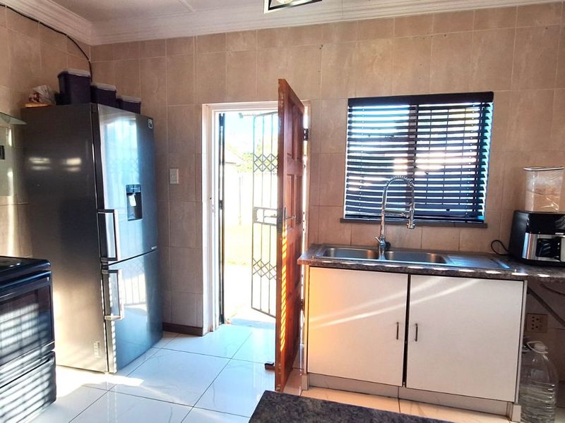 House For Sale in Cullinan Central - Photo 2