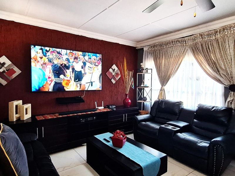 House For Sale in Cullinan Central - Photo 5