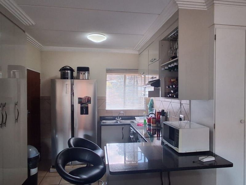 Townhouse For Sale in Clarina - Photo 10