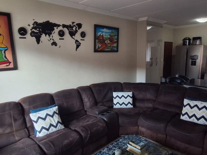 Townhouse For Sale in Clarina - Photo 9