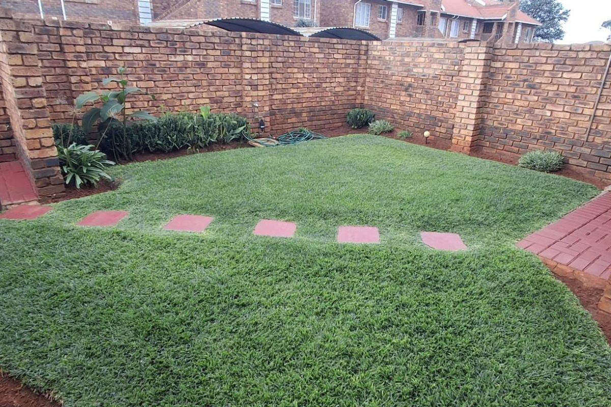 Townhouse For Sale in Clarina - Photo 2