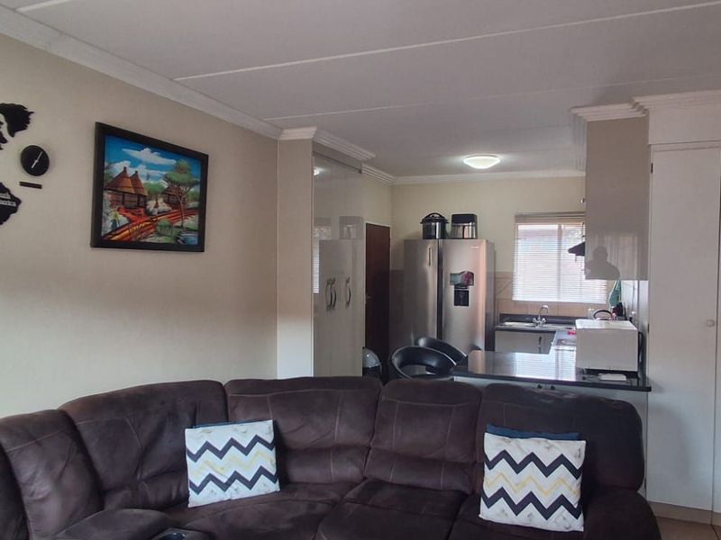 Townhouse For Sale in Clarina - Photo 5