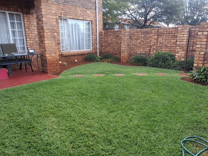 Townhouse For Sale in Clarina - Photo 4