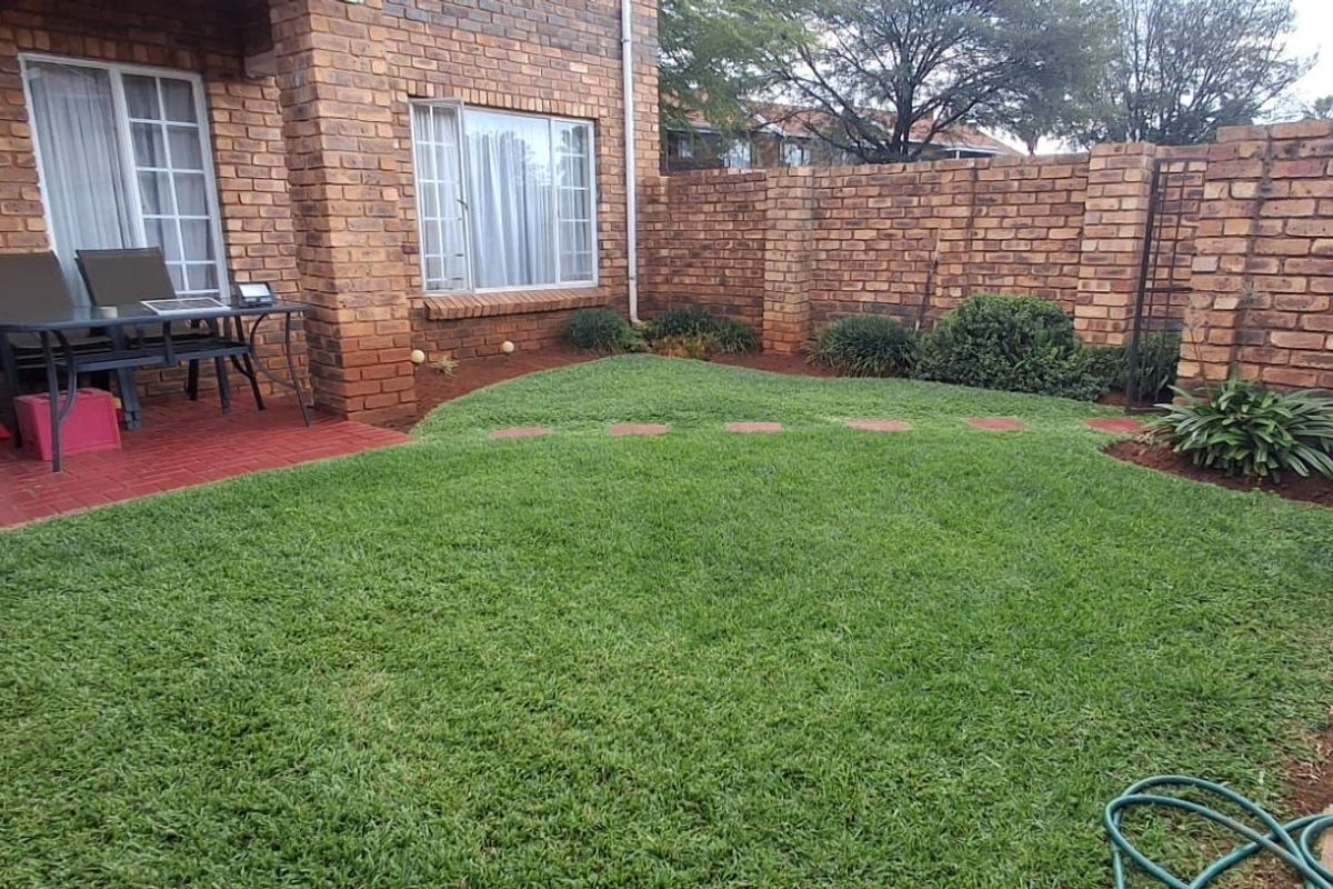 Townhouse For Sale in Clarina - Photo 4