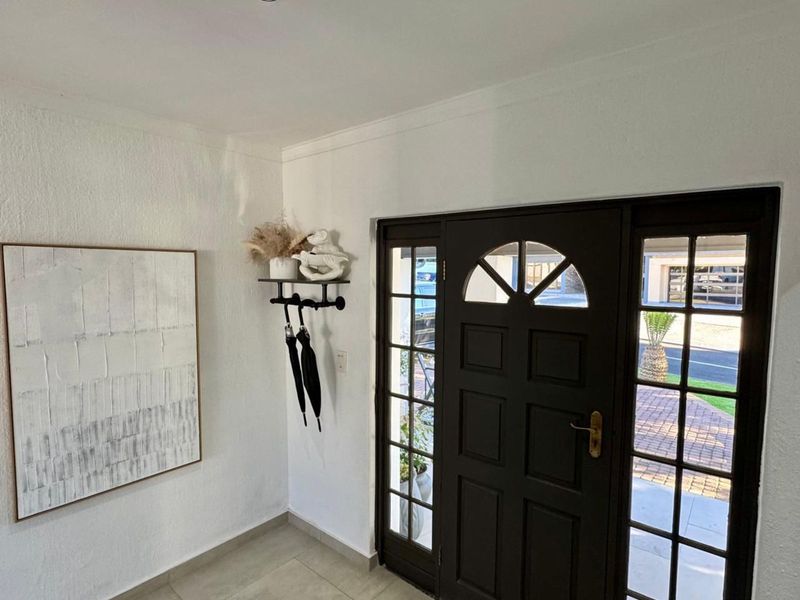 House For Sale in Bendor Ridge - Photo 3