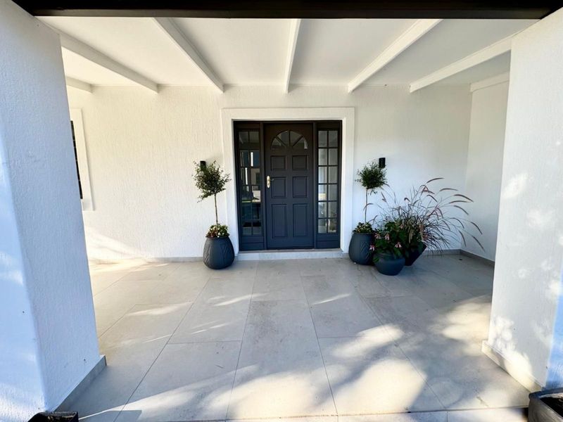 House For Sale in Bendor Ridge - Photo 2
