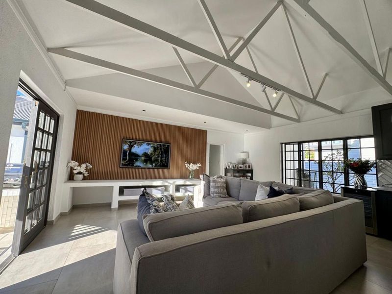 House For Sale in Bendor Ridge - Photo 10