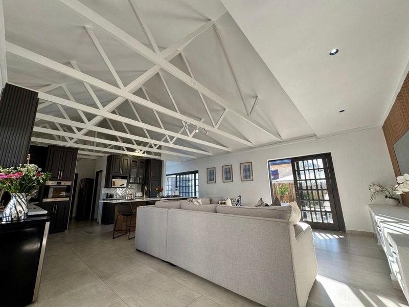 House For Sale in Bendor Ridge - Photo 9