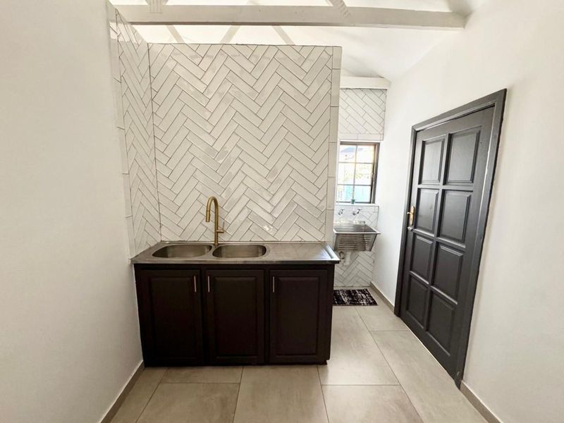 House For Sale in Bendor Ridge - Photo 7