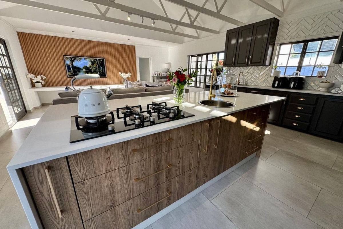 House For Sale in Bendor Ridge - Photo 5