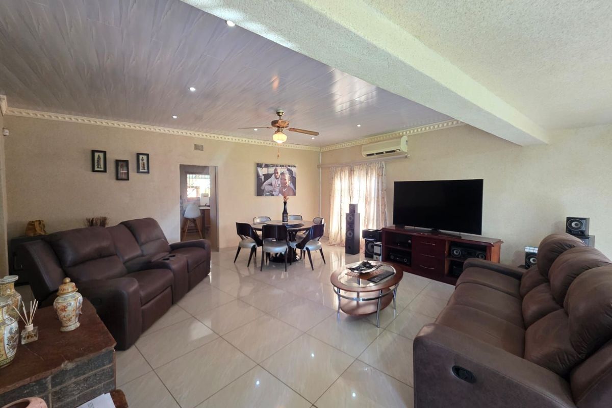 House For Sale in Verwoerdpark - Photo 2