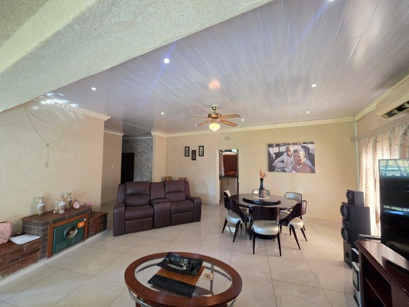 House For Sale in Verwoerdpark - Photo 4