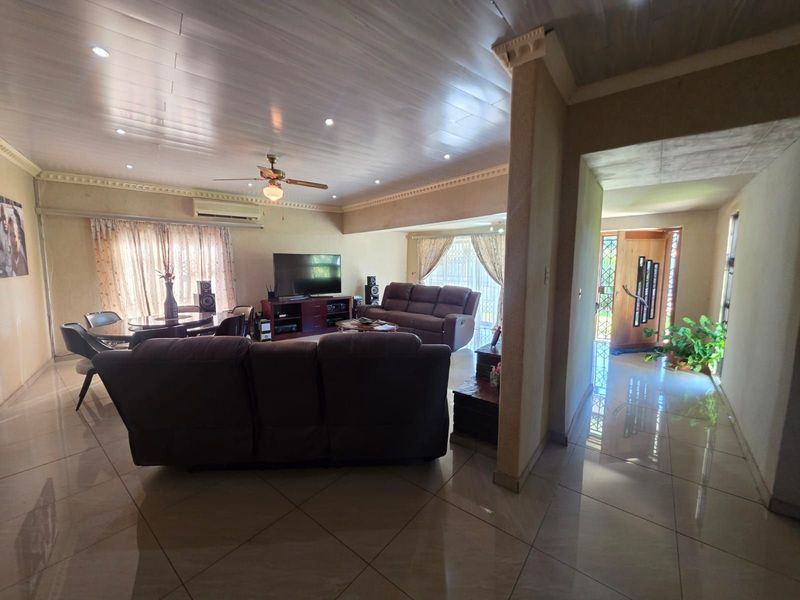 House For Sale in Verwoerdpark - Photo 3